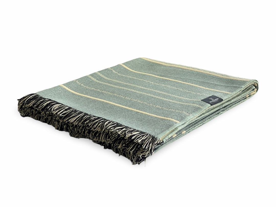 Equinoccio Throw Blanket – Mint & Natural | Handcrafted Ecuadorian Recycled Fiber Throw