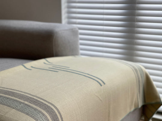 Equinoccio Throw Blanket – Mint & Natural | Handcrafted Ecuadorian Recycled Fiber Throw